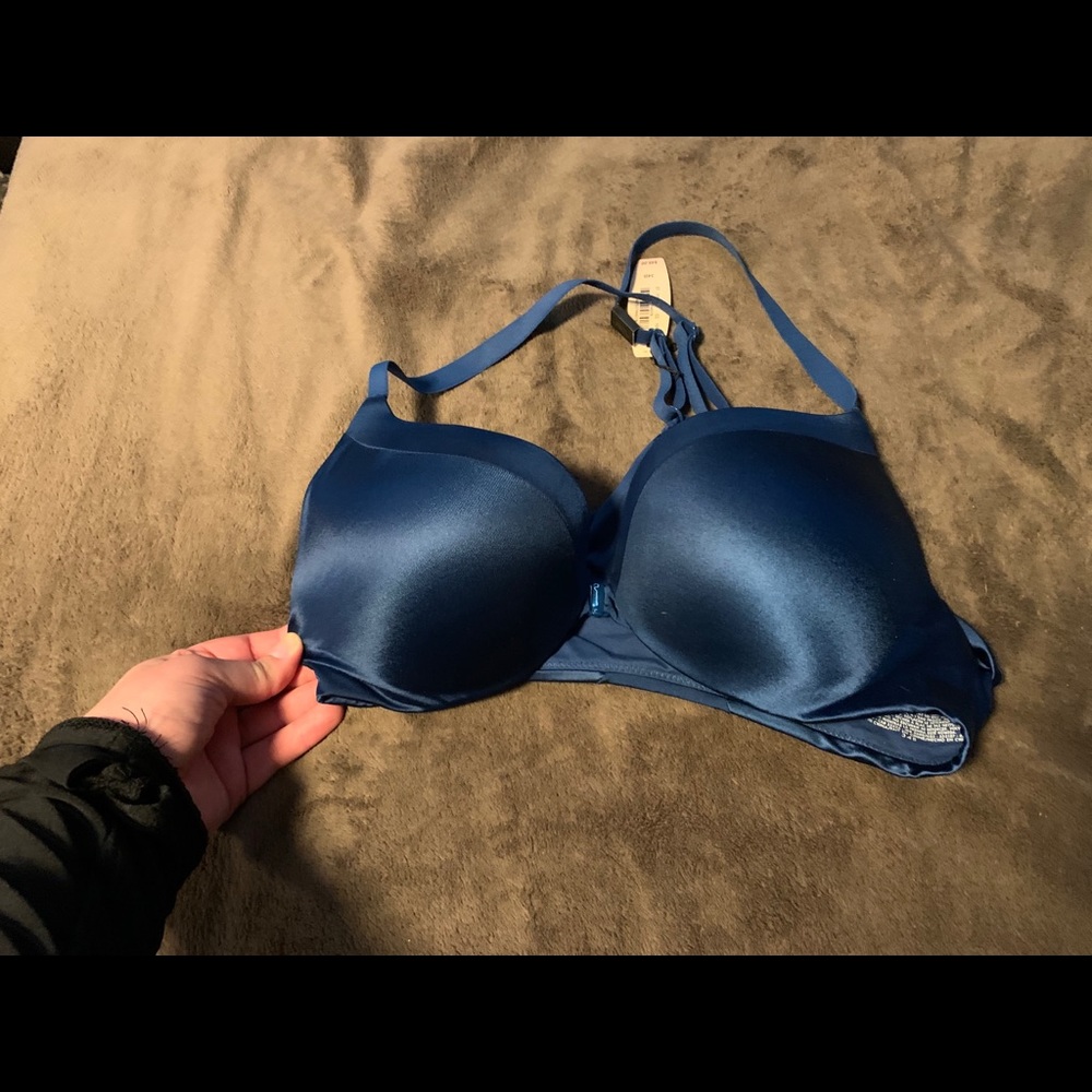 34B Victoria Secret, Clip in front bra.